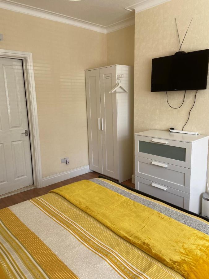 Streatham Common Bed & Breakfast Лондон Екстериор снимка