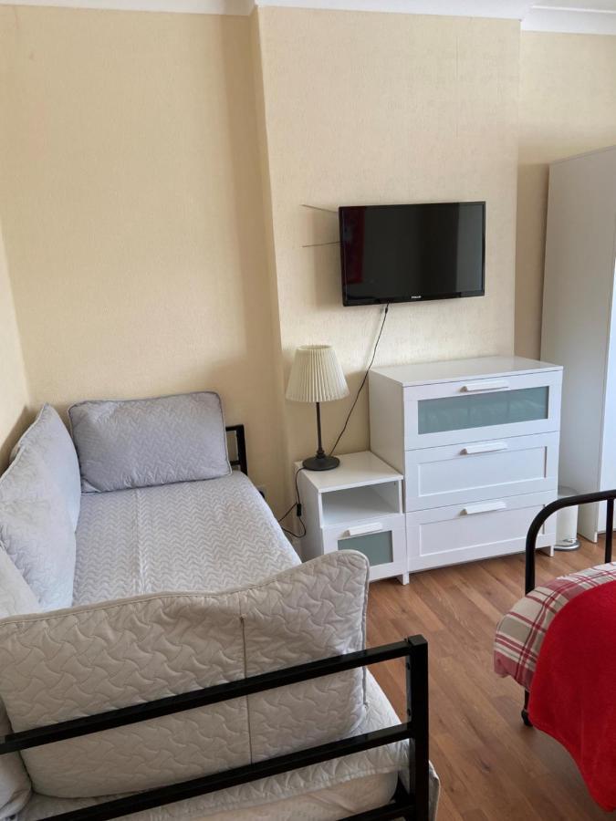 Streatham Common Bed & Breakfast Лондон Екстериор снимка