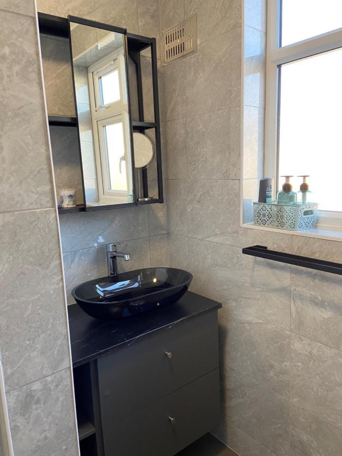 Streatham Common Bed & Breakfast Лондон Екстериор снимка