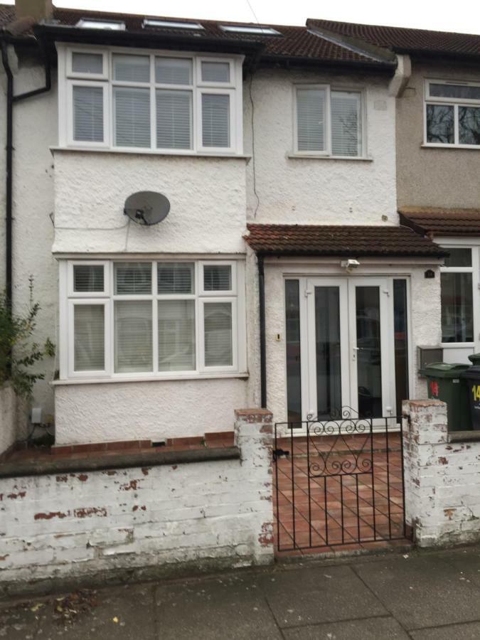 Streatham Common Bed & Breakfast Лондон Екстериор снимка